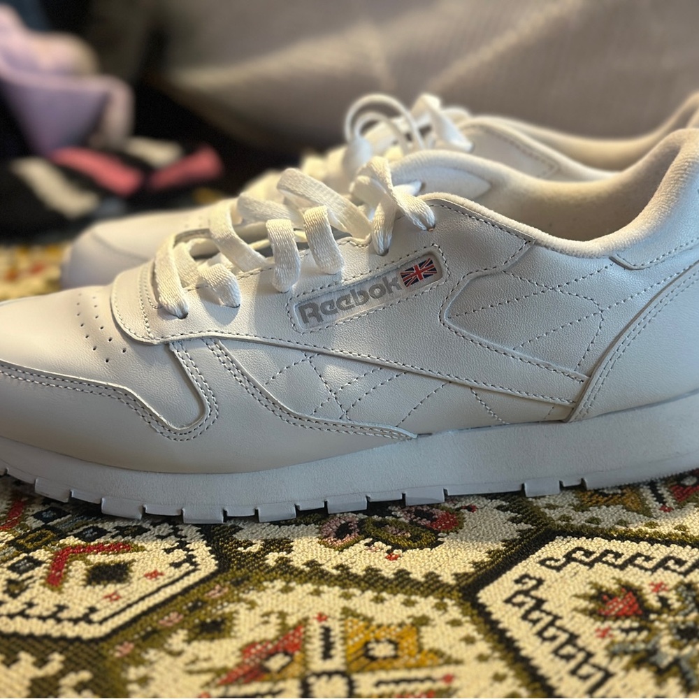 Women's 9:5 Reebok Classic White Sneakers